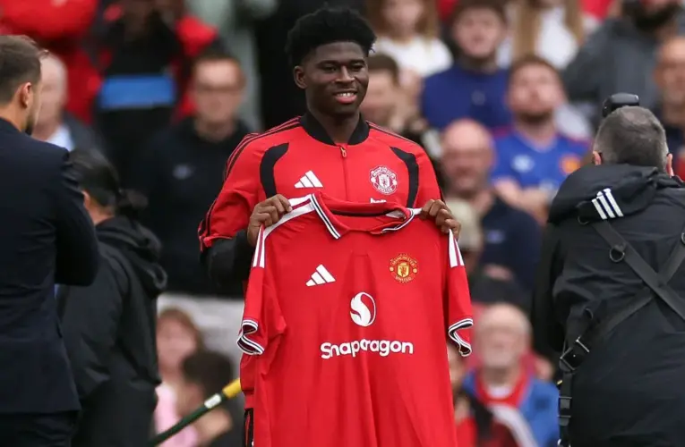 Carlos Baleba Makin Dekat dengan Debut Bersama Manchester United